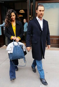 Camila+Alves+Matthew+McConaughey+Camila+Alves+PSDwgc3je2rx.jpg