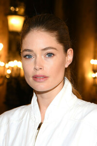 Doutzen+Kroes+Stella+McCartney+Front+Row+Paris+KDsZJGVwq4Dx.jpg