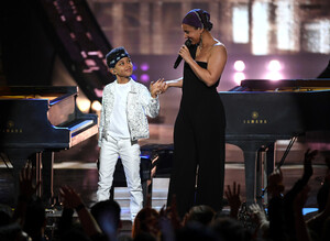 Alicia+Keys+2019+iHeartRadio+Music+Awards+R_Gy6fLqzTZx.jpg