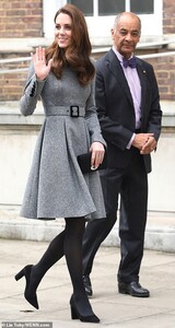 11184182-6826333-Kate_graciously_waved_to_well_wishers_as_she_made_her_way_inside-m-187_1553011487335.jpg