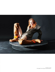 1127728556_20_THEHIVE_MODELS_LORNAFORAN_BOOK.thumb.jpg.9fee16d8edc445d5b5de803b8501ac49.jpg