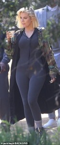 11399954-6845067-Church_time_Keeping_Up_with_the_Kardashians_star_Khlo_Kardashian-m-42_1553456487678.jpg