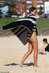 11408972-6845899-Always_stylish_After_her_ocean_swim_Christine_wrapped_up_in_a_bl-a-80_1553482539233.jpg