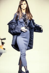 1149073963_PacoRabanne1993WomenRTW37.thumb.jpg.5ce8a0f228ed008a0bb455cd1280b412.jpg