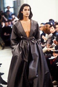 1154534082_Prada1990WomenRTW5.thumb.jpg.3aee955451a5ba8a47e1efd1c1828bcc.jpg