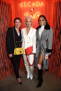 Winnie+Harlow+Launch+ESCADA+Heartbag+Rita+Nv-R1C-xAyNx.jpg