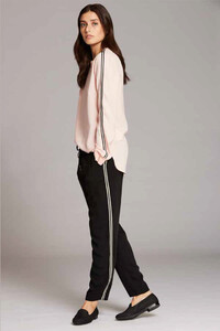 1176598612_LaurenSP18_lookbook_FINAL_8_31.17-19.thumb.jpg.ac4912e326733d35dc0cae8554371e81.jpg