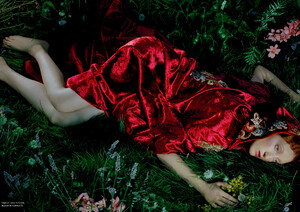 1189339575_04_THEHIVE_MODELS_LORNAFORAN_EDITORIAL_LORNAFORANNUMEROMAGAZINEBYMILESALDRIDGEANDSAMUELFRANCOIS.thumb.jpg.43ee2c91337a75ce98a2559c6f2c3312.jpg