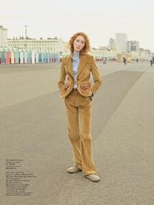 1226736617_03_THEHIVE_MODELS_LORNAFORAN_EDITORIAL_LORNAFORANVOGUEUKRAINEBYPICZOANDLUCYBOWER.thumb.jpg.32666224f3984b228aa23c1ec133fc27.jpg