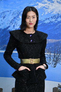 Liu+Wen+Chanel+Photocall+Paris+Fashion+Week+x1XMEq3GI0Fx.jpg