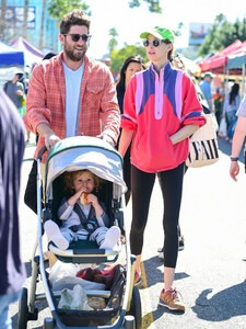 Whitney+Port+shopping+Farmer+Market+Studio+H2w9xHpMb9zx.jpg