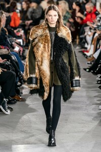 Giselle Norman Sacai Fall 2019 RTW PFW 1.jpg