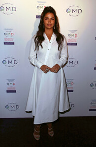 Camila+Alves+James+Cameron+Hosts+Book+Launch+bNEXzupU2l9x.jpg