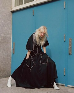 1322151119_02_THEHIVE_MODELS_UNIAPAKHOMOVA_BOOK.thumb.jpg.213b920404c2fec686949bbadbc5fa5d.jpg