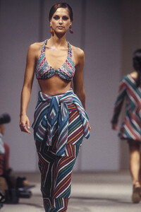 133770211_Missoni1995WomenRTW24.thumb.jpg.2d938dcd924ab3da5dc8f402c9371d8f.jpg