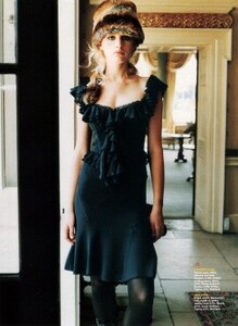 lores_Lydia Koeppel__Pictures__Editorials__Cosmo UK - Grace Huang_Cosmo UK-Grace Huang_0004.jpg