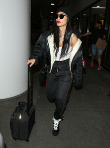 Nicole+Scherzinger+at+LAX+WwV-SyDrE9wx.jpg