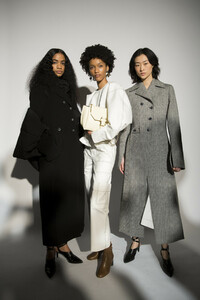 1349437657_phillip-lim-bks-m-rf19-2835(1).thumb.jpg.9b98e1a45ca76f94c1e0a8d5541e026b.jpg