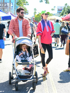 Whitney+Port+shopping+Farmer+Market+Studio+rq_slboYAHBx.jpg