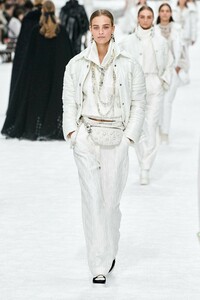 Ine Neefs Chanel Fall 2019 RTW PFW.jpg