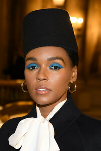 Janelle+Monae+Stella+McCartney+Front+Row+Paris+PV6tHIxrwlDx.jpg