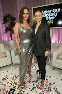 Ashley+Graham+Lifetime+American+Beauty+Star+if9V67OW_4dx.jpg
