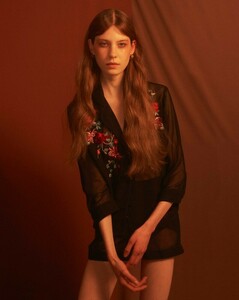 1509746808_39_THEHIVE_MODELS_KAYSMETSERS_BOOK.thumb.jpg.4407fde42b251125542aedf818216a60.jpg