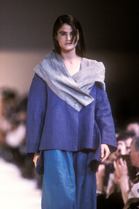 1512173200_IsseyMiyake1990WomenRTW73.thumb.jpg.8794752102b4a4610bdd55aa74c88fc7.jpg