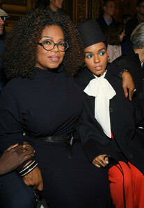 Janelle+Monae+Stella+McCartney+Front+Row+Paris+9OdqEsK7GfUx.jpg