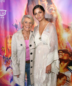 Camila+Alves+Vice+Studios+Neon+Present+Beach+-wvsxbhwZD6x.jpg