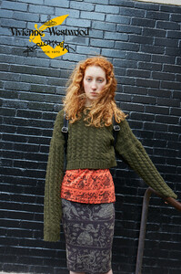 1531146914_51_THEHIVE_MODELS_LORNAFORAN_BOOK.thumb.jpg.17440f88148ed0bd2eca845a112777a8.jpg