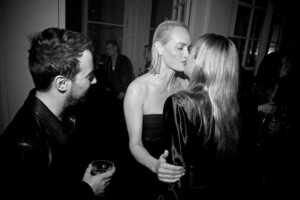 1551714528183130-SAINT-LAURENT_CELEBRATES-AMBER-VALLETTA_ANTHONY-VACCARELLO-AMBER-VALLETTA-KATE-MOSS_HR.jpg