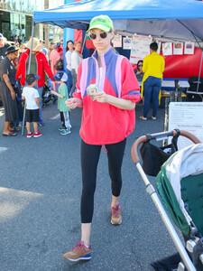 Whitney+Port+shopping+Farmer+Market+Studio+okAq_fdi5p0x.jpg