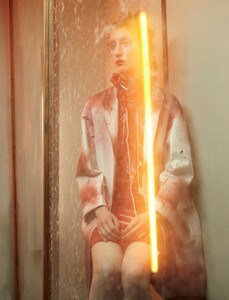 1592160314_03_THEHIVE_MODELS_LORNAFORAN_EDITORIAL_LORNAFORANNUMEROCHINABYKATJAMAYERANDSAMUELFRANCOIS.thumb.jpg.d9aebc2161c51648a24b3b074db25211.jpg