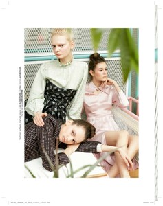 1600362781_03_THEHIVE_MODELS_UNIAPAKHOMOVA_EDITORIAL_UNIAPAKHAMOVALOFFICIELRUSSIA.thumb.jpg.9baebeb9ea5a5076e94072386b878382.jpg
