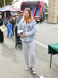 Whitney+Port+shopping+Farmer+Market+Studio+bv3lS9I7JGxx.jpg