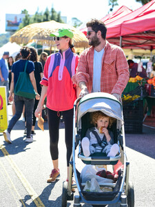 Whitney+Port+shopping+Farmer+Market+Studio+_Qko-iQHkPpx.jpg