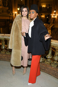 Janelle+Monae+Stella+McCartney+Front+Row+Paris+As766Fm8Q7ux.jpg