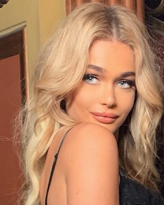 iamcarolinamarie - Bsl11r4FPL6_Bsl11m5lf21.jpg