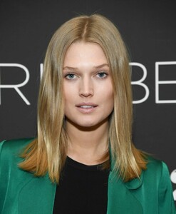 Toni+Garrn+Gloria+Bell+New+York+Screening+gox95MREcHrx.jpg
