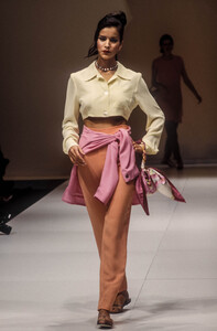 1755640981_SalvatoreFerragamo1995WomenRTW3.thumb.jpg.7e91235f0d0080698c27643218c0c78b.jpg