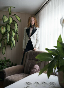 17942618_05_THEHIVE_MODELS_LORNAFORAN_EDITORIAL_LORNAFORANNUMEROBERLINBYANNESCHOENHARTINGANDSINABRAETZ.thumb.jpg.cb945011037a5f28a320efe5d0c0d659.jpg