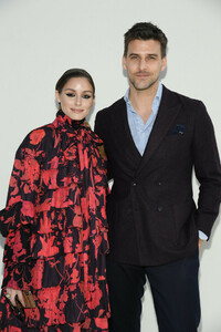 Olivia+Palermo+Valentino+Front+Row+Paris+Fashion+I_dN1EDKuACx.jpg