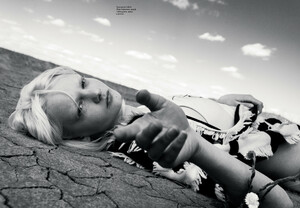 1805386322_41_THEHIVE_MODELS_UNIAPAKHOMOVA_BOOK.thumb.jpg.6914d1ad4602adf6ba6e4c5b882299b7.jpg