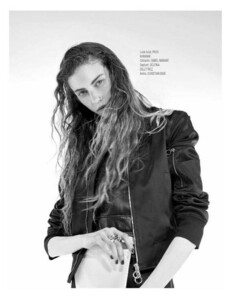 1812945775_35_THEHIVE_MODELS_KAYSMETSERS_BOOK.thumb.jpg.2576c5d83dee662bf753795d5db5c35d.jpg