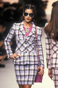 1834620600_Chanel1995WomenRTW57.thumb.jpg.1a9052fe016515cb2d6a57215f7675c8.jpg