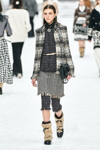 Lea Julian Chanel Fall 2019 RTW PFW 1.jpg