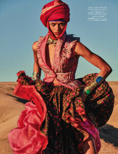 184558392_BirgitKos_VogueDeutschland201904_Seite_03.thumb.jpg.7c9ee9e97a270f0fd95c13c67e573ef9.jpg