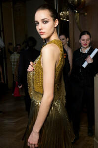 Altuzarra+Fall+2019+Backstage+q1h6eIE0o7mx.jpg