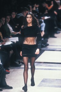 1881435814_HelmutLang1990WomenRTW39.thumb.jpg.c987bc7f7a96e5c3d673f55798a2dd01.jpg